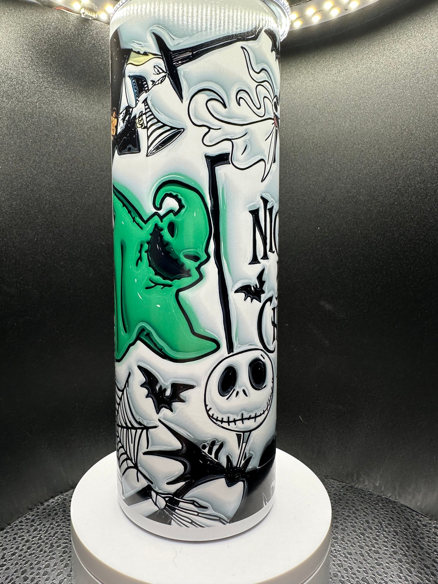 đ 20oz Glow-in-the-Puffer Nightmare Before ChristmasâInspired Tumbler